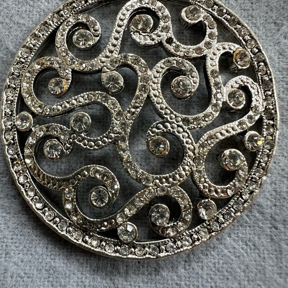 Vintage Silver Medallion With Crystals on a 16 In Adjustable Chain - Picture 4 of 4